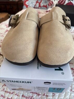 NWT STAHEEKUM Women’s Beige Suede Slip-On Clog with Buckle SZ 10
